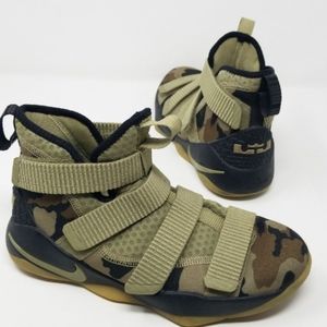 Nike Zoom Lebron Camo boys 5.5y